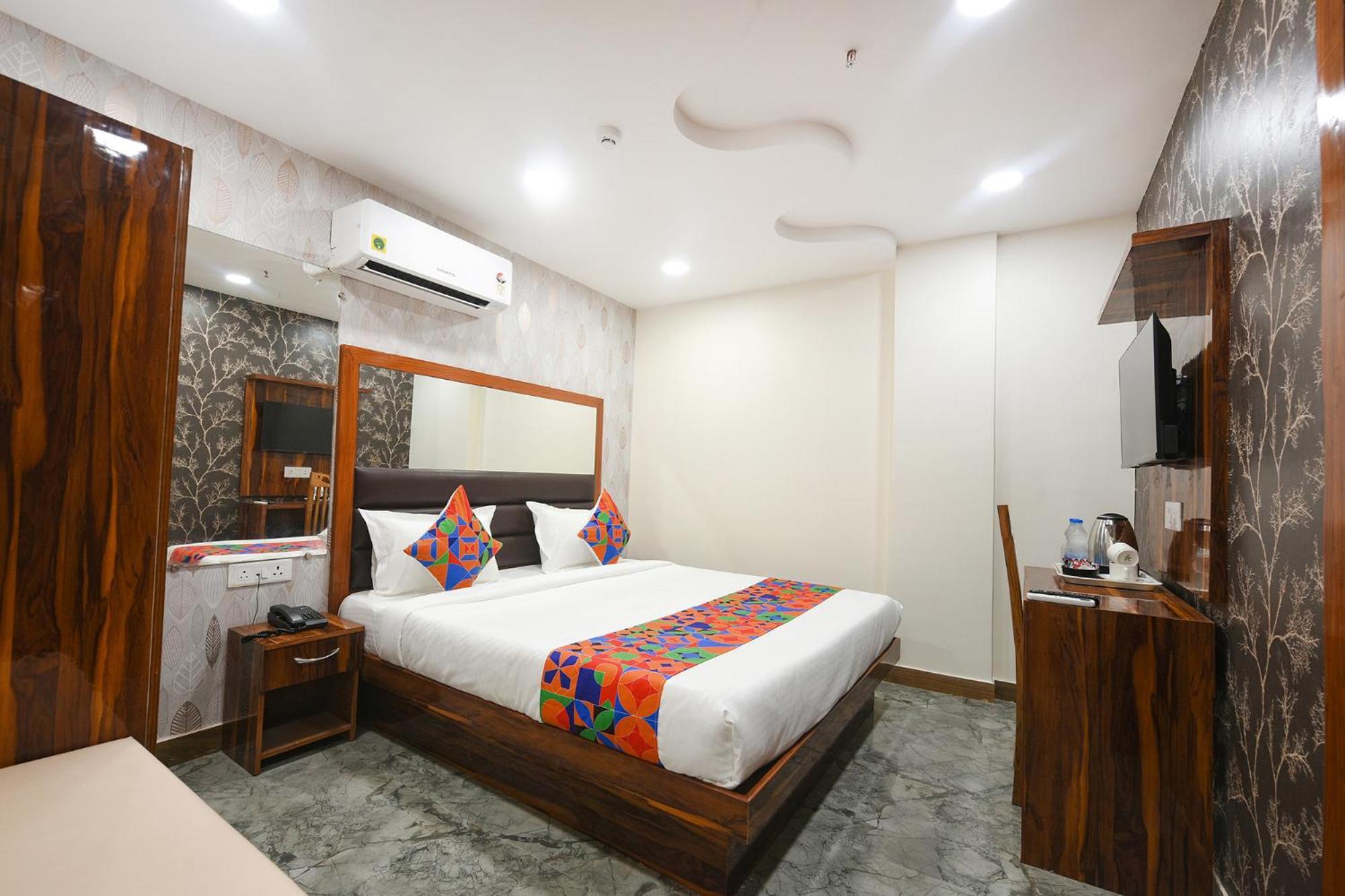 Fabhotel Mona Continental - Nr Laxmi Nagar It Hub Nova Deli Exterior foto