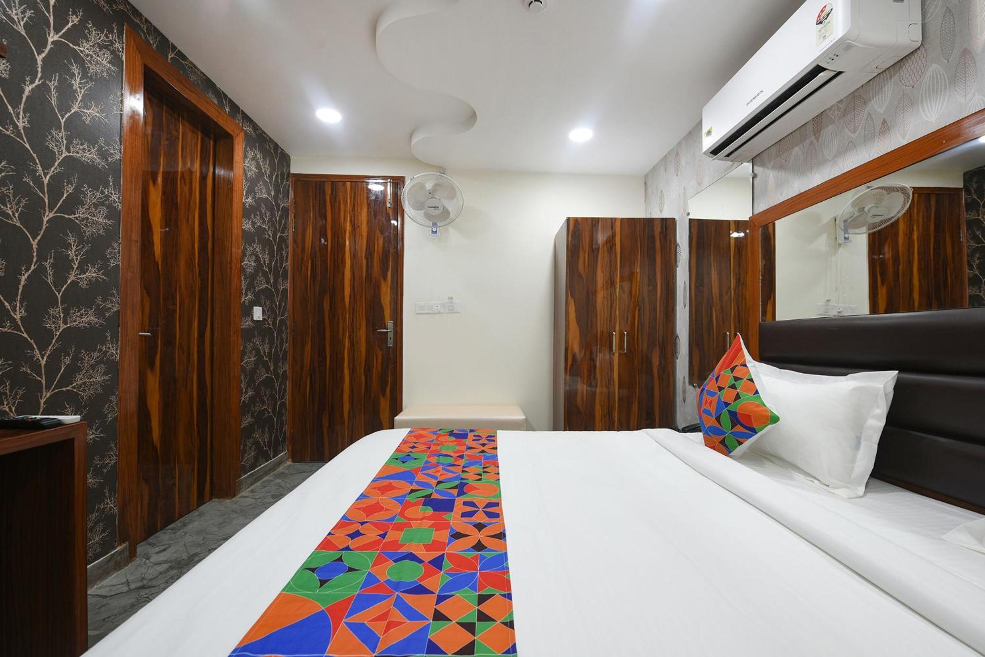 Fabhotel Mona Continental - Nr Laxmi Nagar It Hub Nova Deli Exterior foto