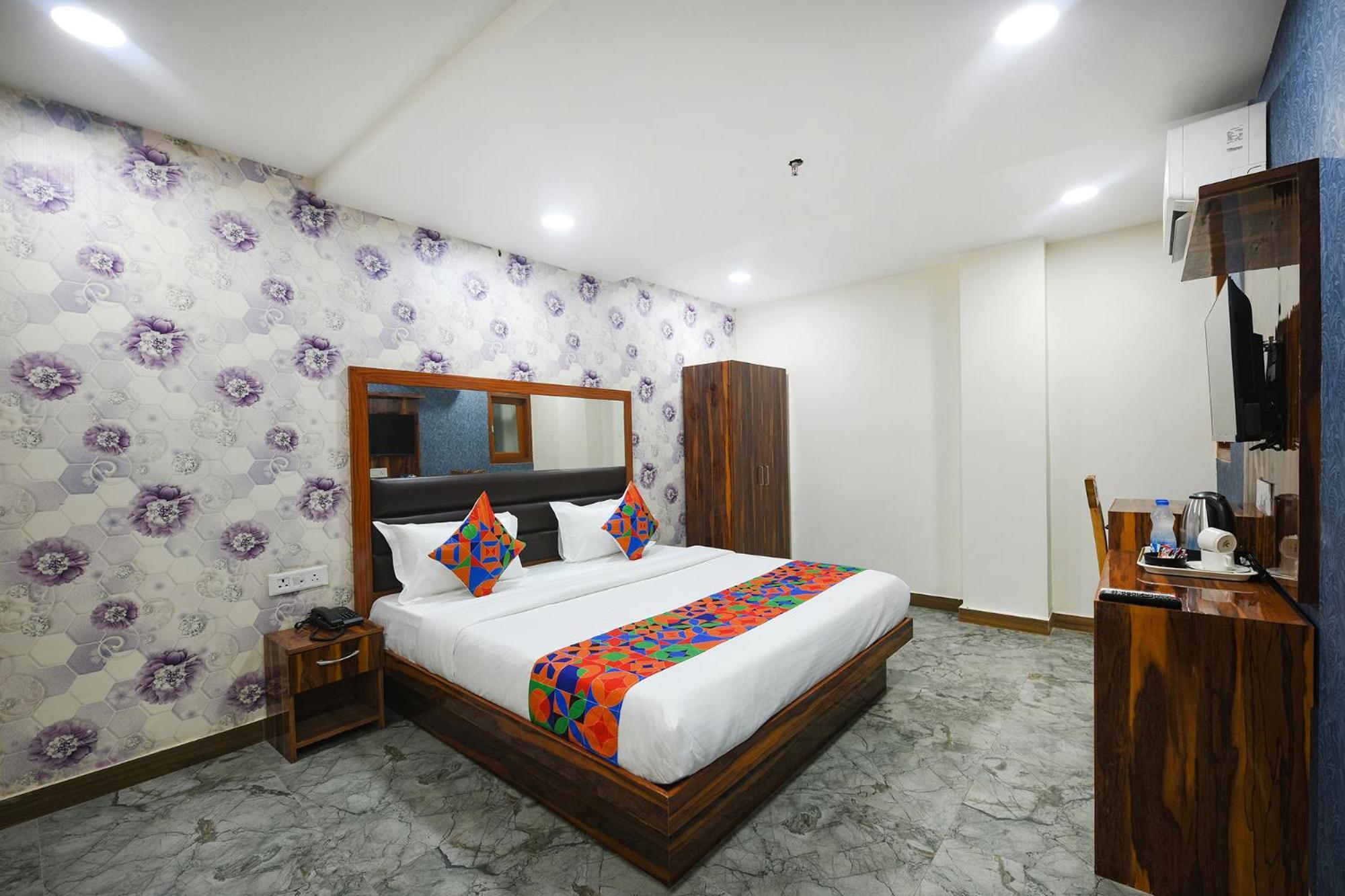 Fabhotel Mona Continental - Nr Laxmi Nagar It Hub Nova Deli Exterior foto